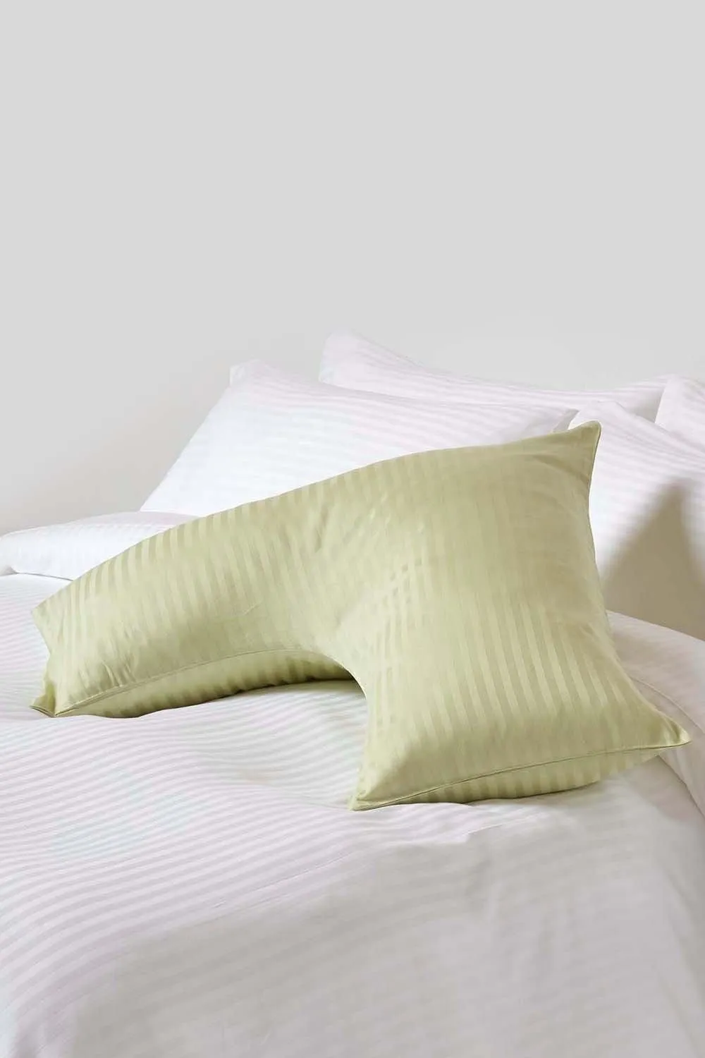 Homescapes Egyptian Cotton Super Soft V Shaped Pillowcase 330 TC in Green 2