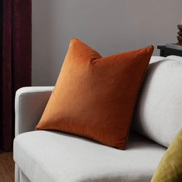 Furn. Square Cushion 1