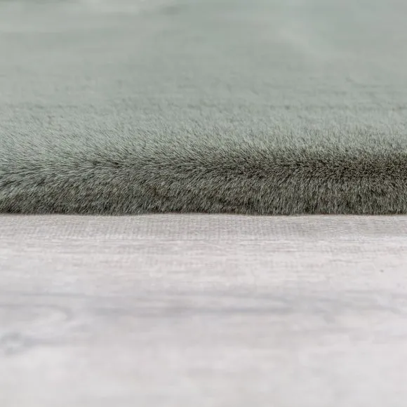 Ivy Luxury Supersoft Faux Fur Rug 4