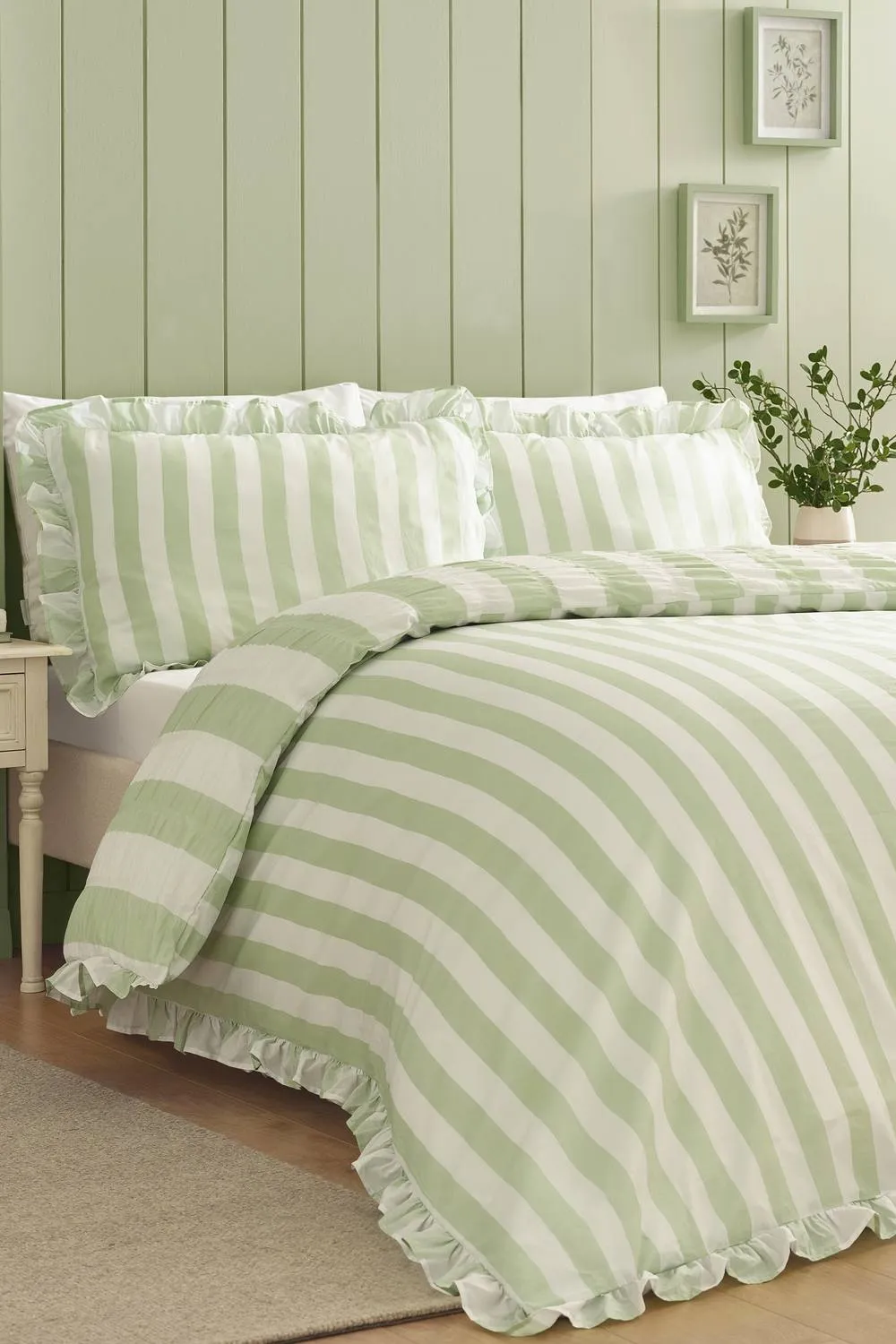 Catherine Lansfield 'Seersucker Frill Stripe' Duvet Cover Set in Green 2