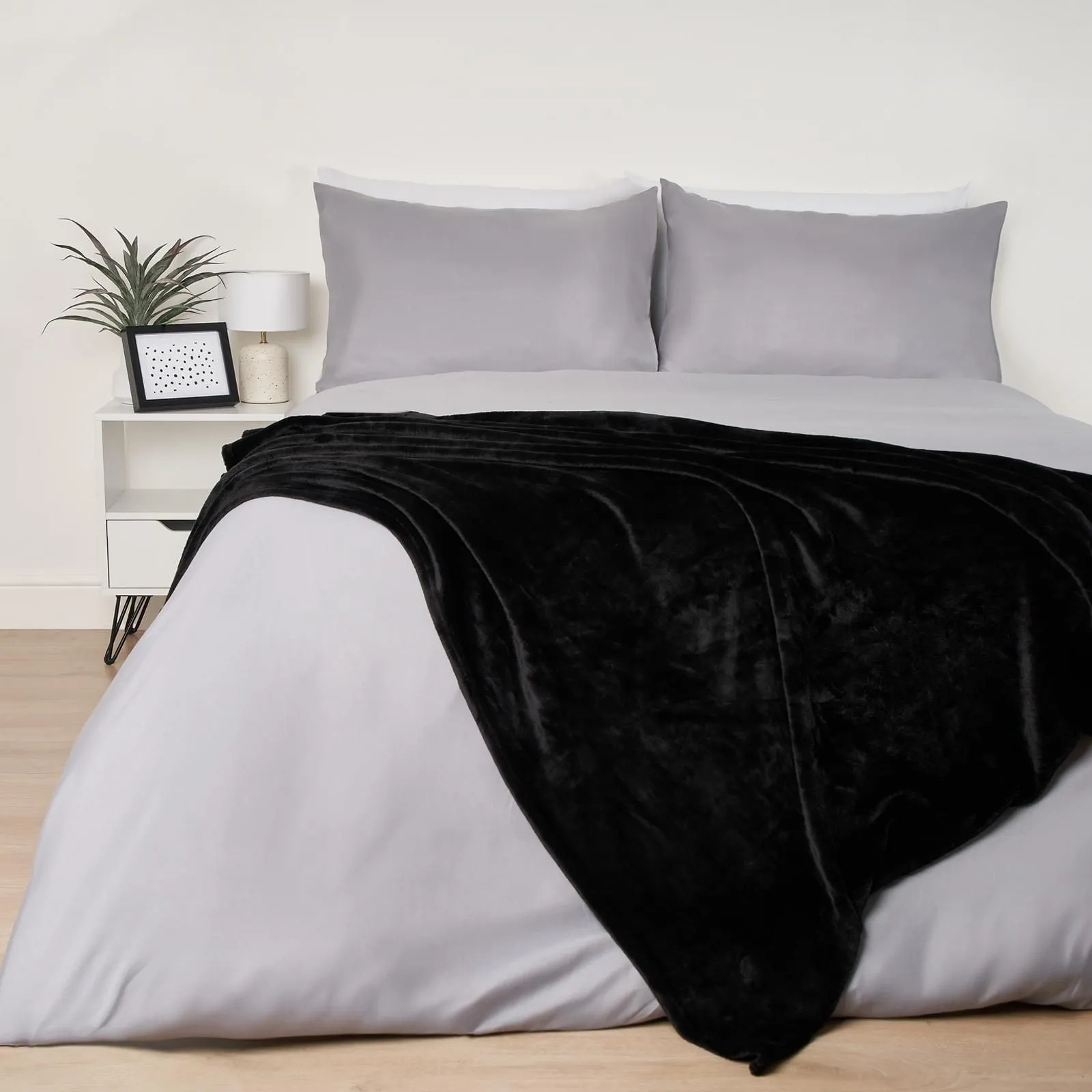 OHS Ultra Soft Flannel Fleece Throw Blanket in Black