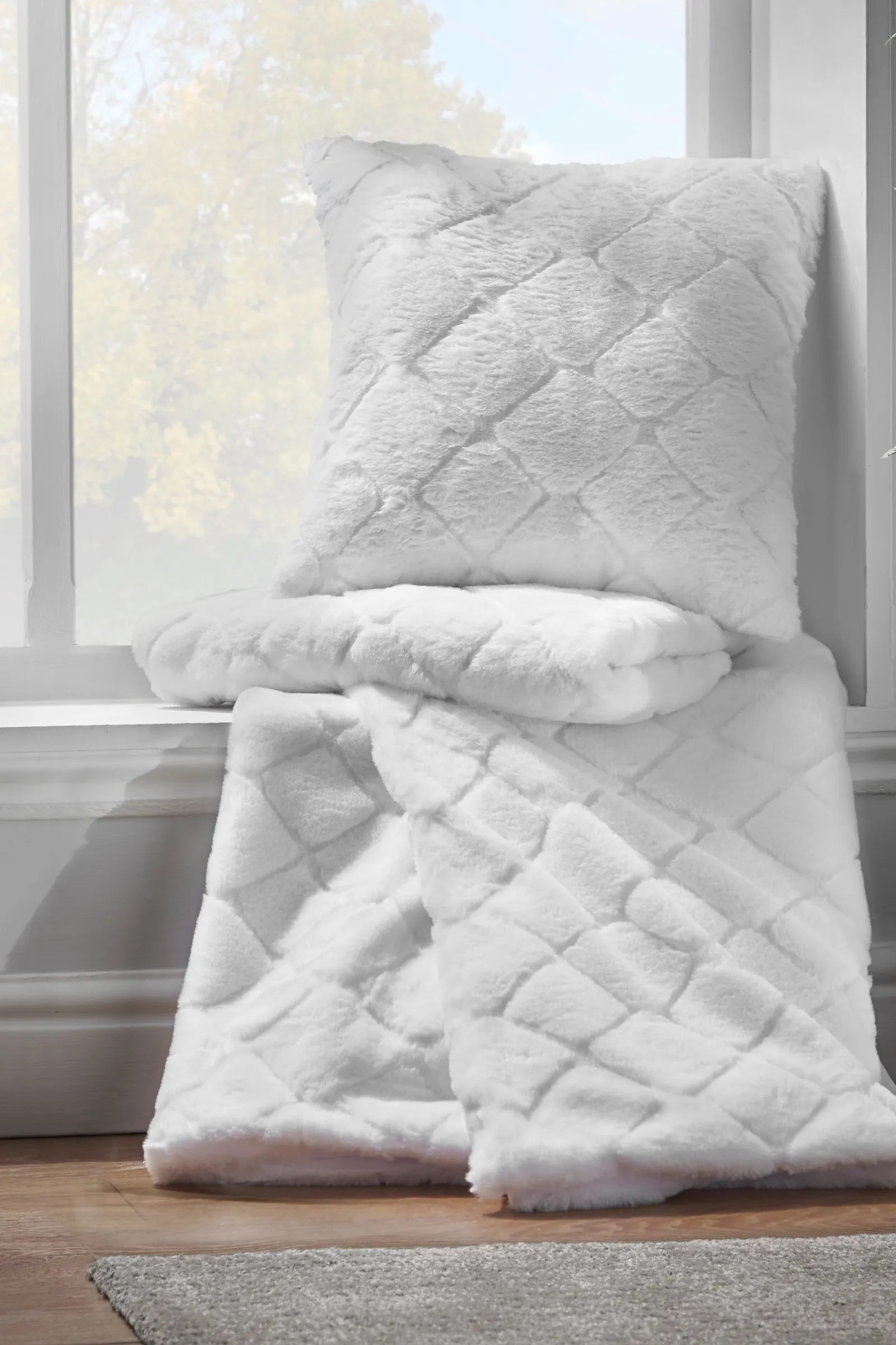 Catherine Lansfield 'Cosy Diamond' Cushion in White 2