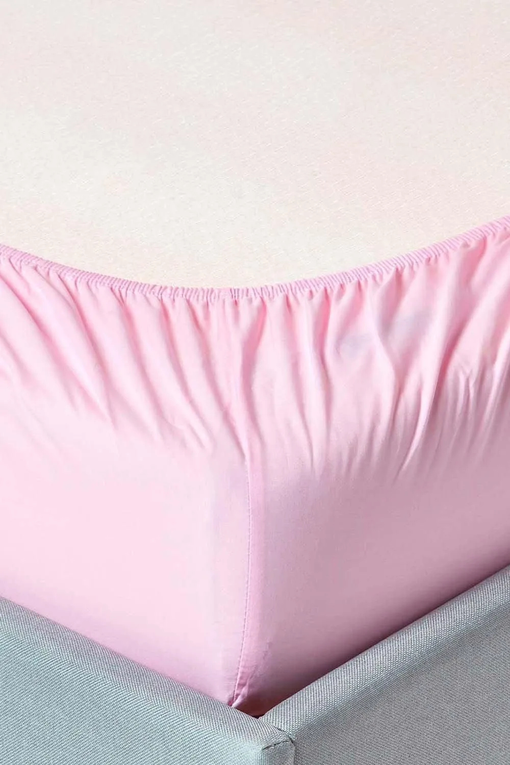 Homescapes Cotton Cot Bed Fitted Sheets 200 Thread Count, 2 Pack in Pink 4