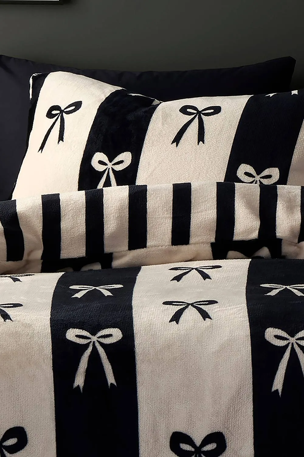 Fusion 'Bows' Soft Fleece Duvet Cover Set in Black 2