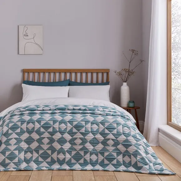 Finn Geo Quilted Bedspread