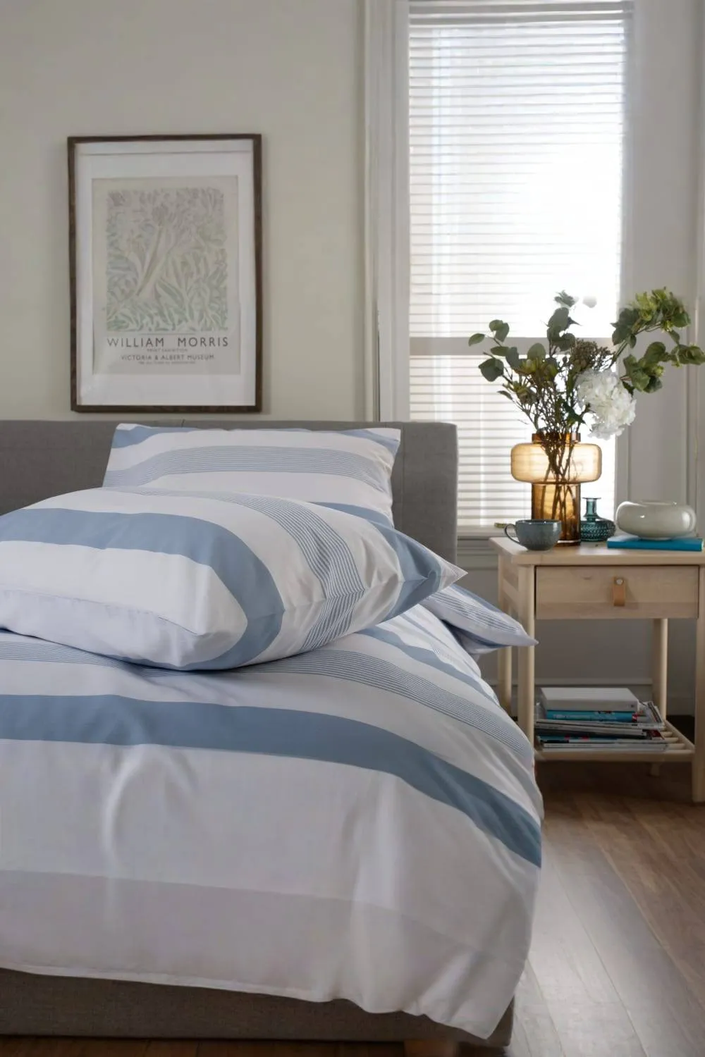 The Lyndon Company Next Level 100% Duvet Cover Set with Cuff Detailing in Blue 3