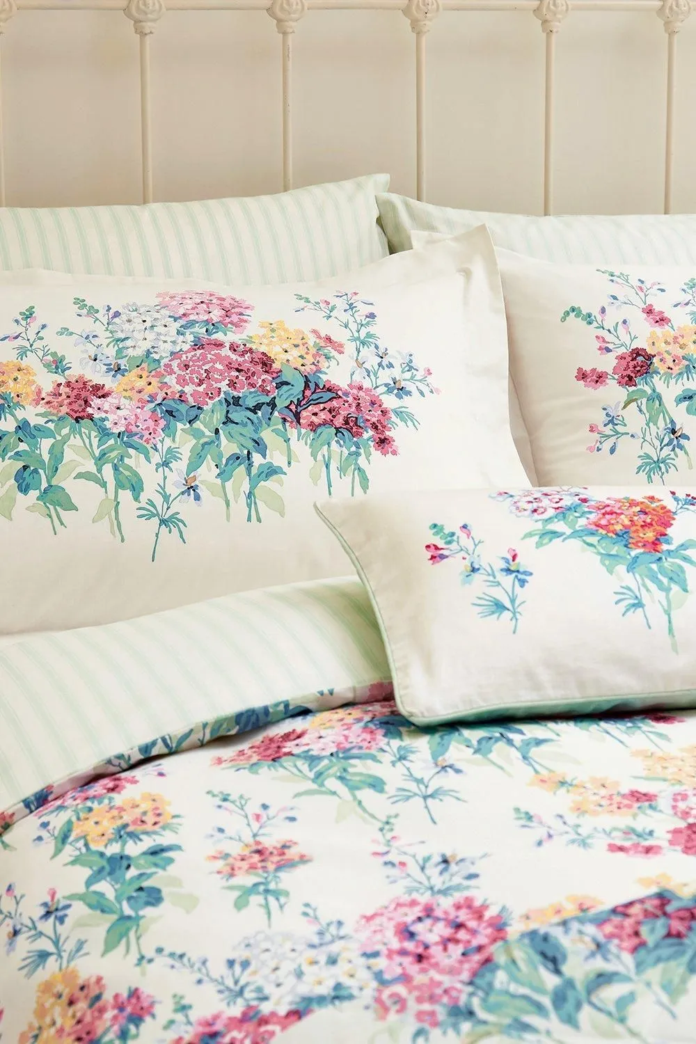 Sanderson 'Sweet Williams' Cotton Duvet Cover Set 2
