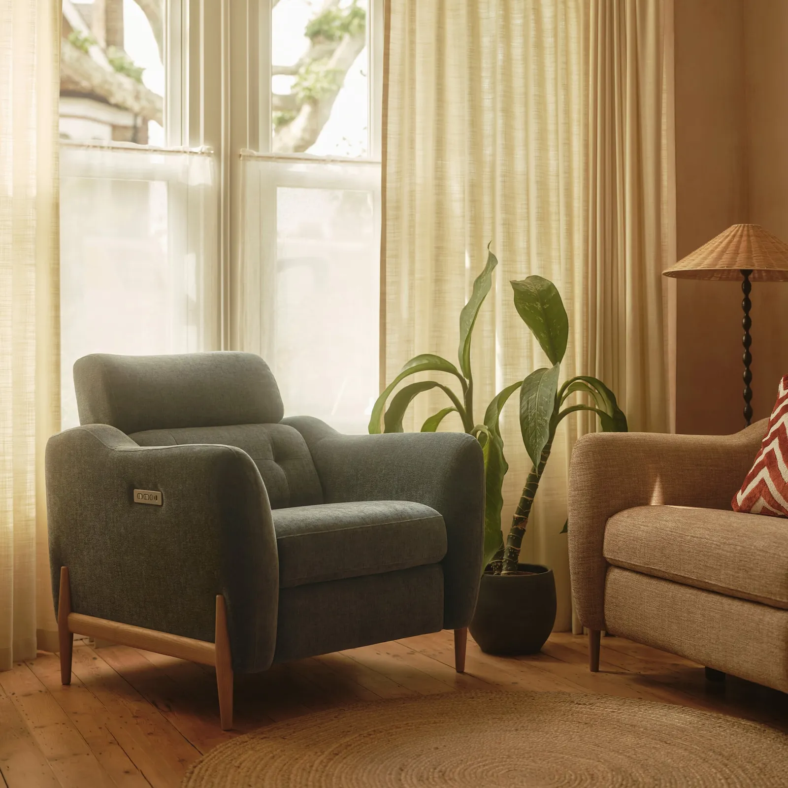 Ercol Bronte Recliner Snuggler Sofa | Barker & Stonehouse 2