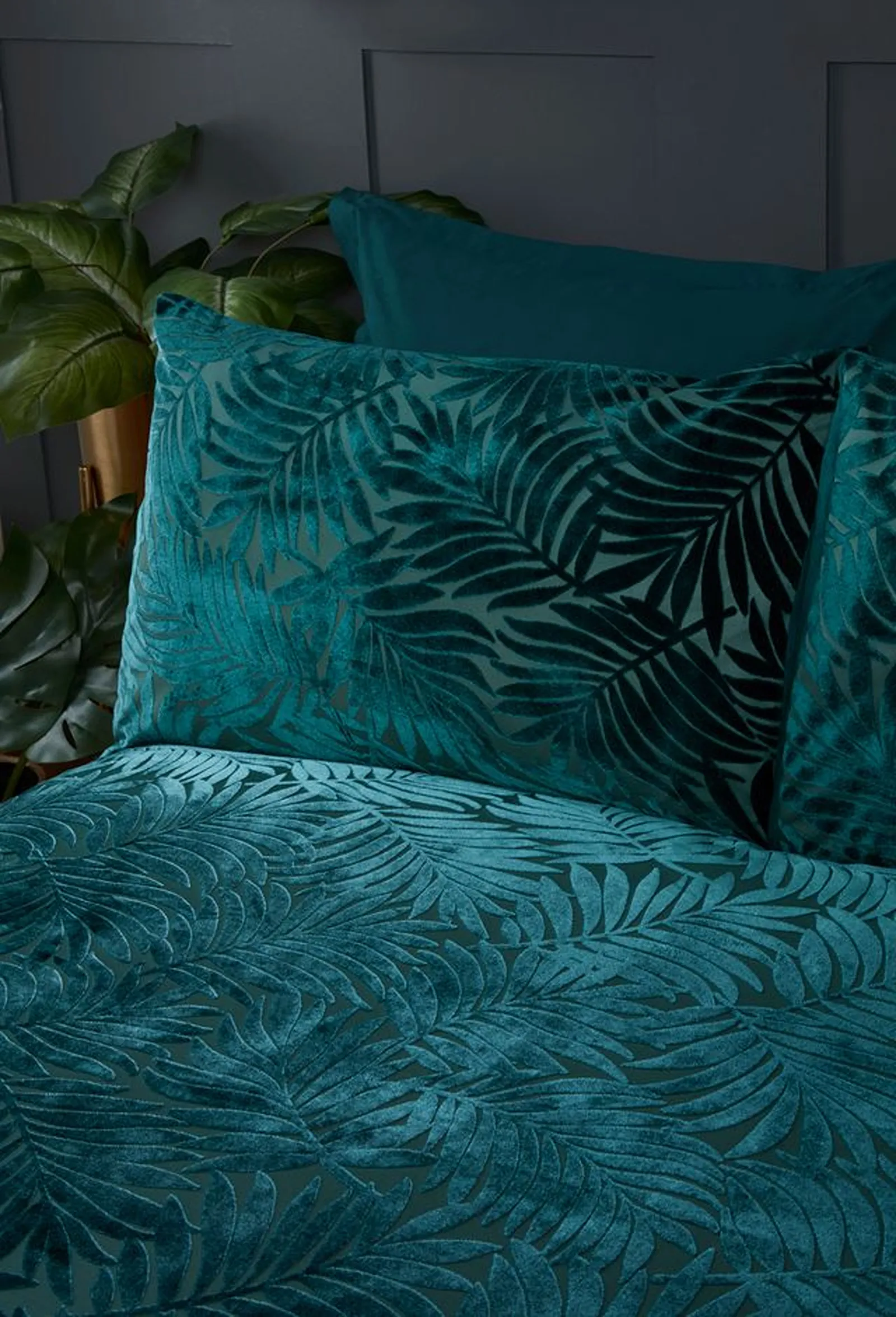 Rapport Home Paloma Floral Polycotton Duvet Cover Set with Pillowcase in Emerald 2