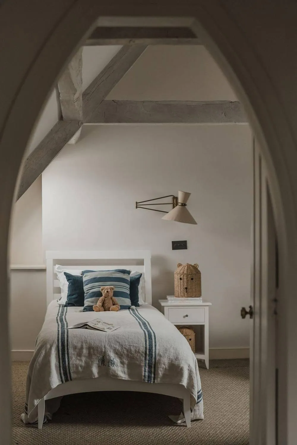 Statement Furniture Edward Hopper White Single Bed Frame 3ft with Slatted Headboard 3