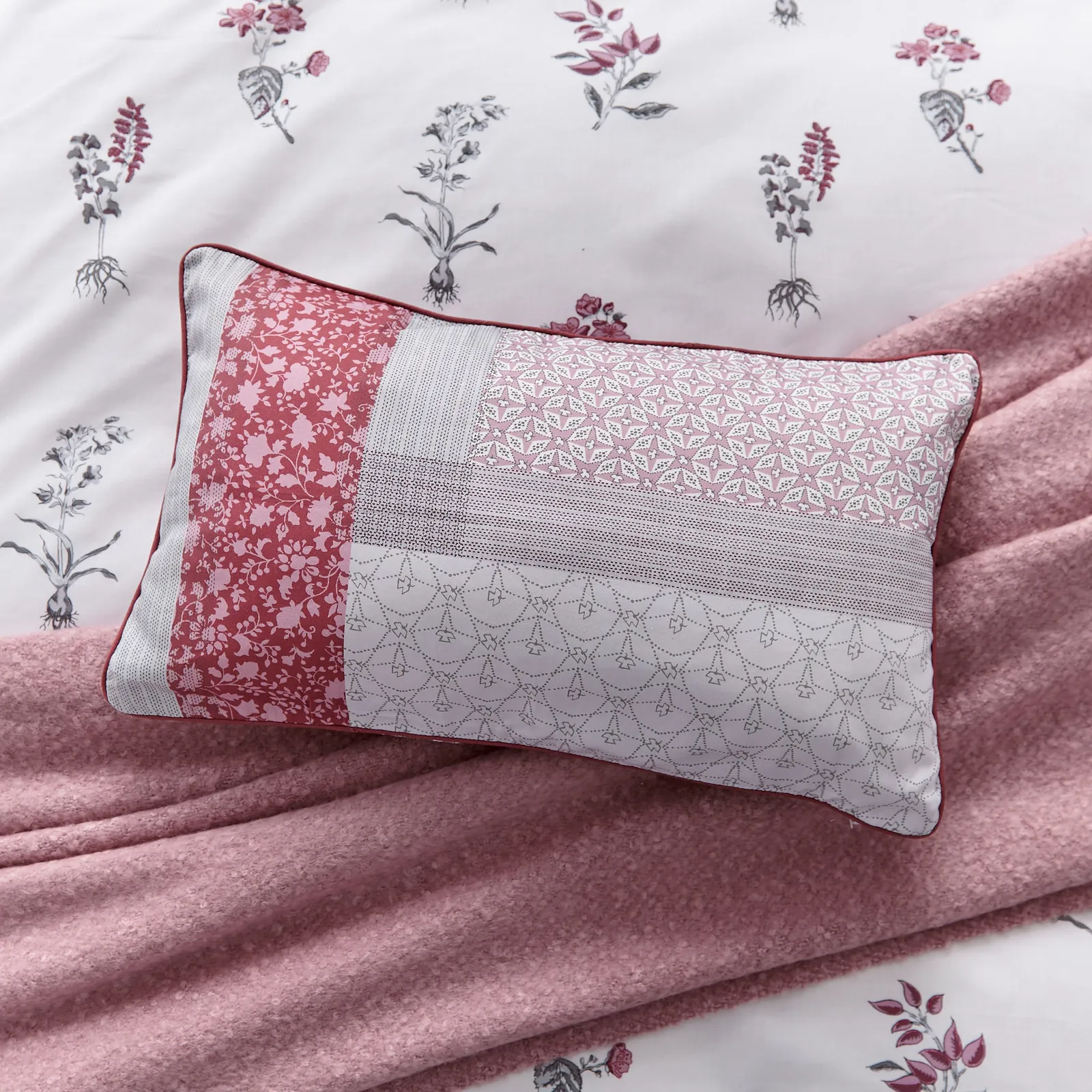 Helena Springfield 'Eloise/ Ashley' Cushion in Dark Pink 3