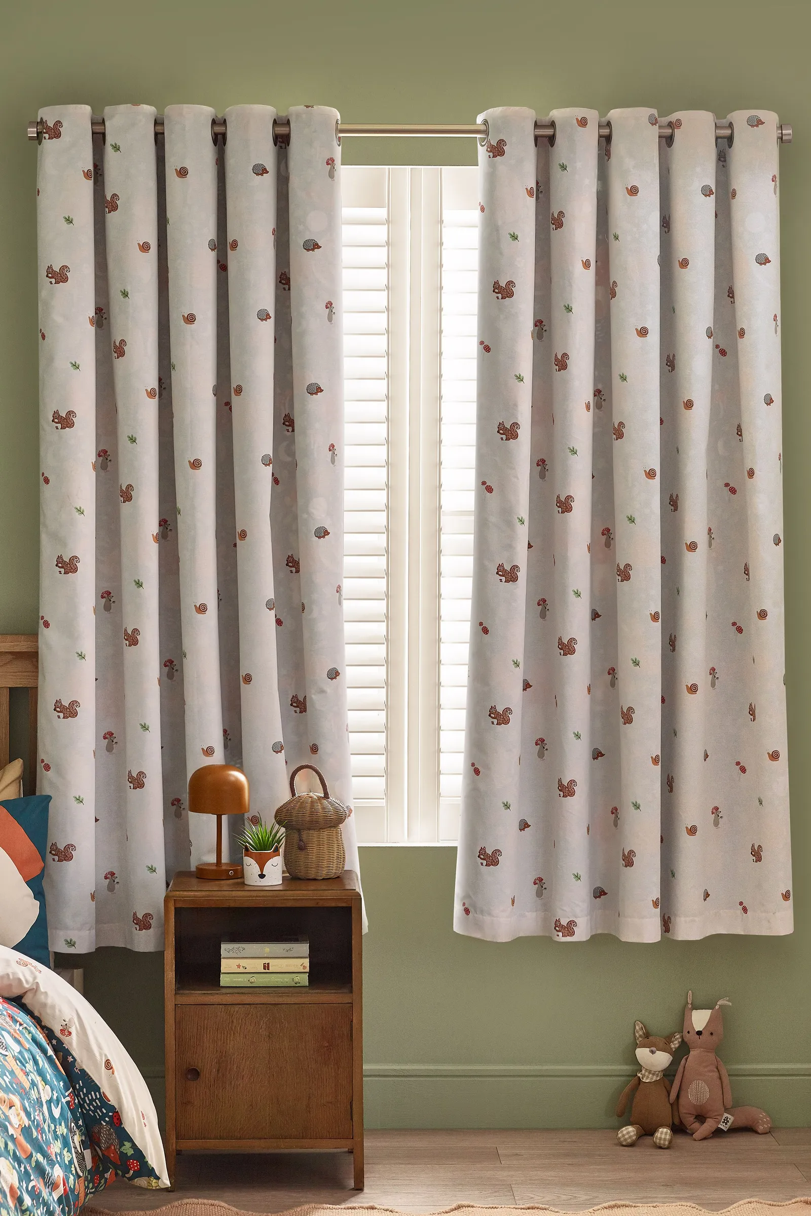 Catherine Lansfield 'Fox & Woodland Friends' Fully Reversible Eyelet Curtains in Green 2