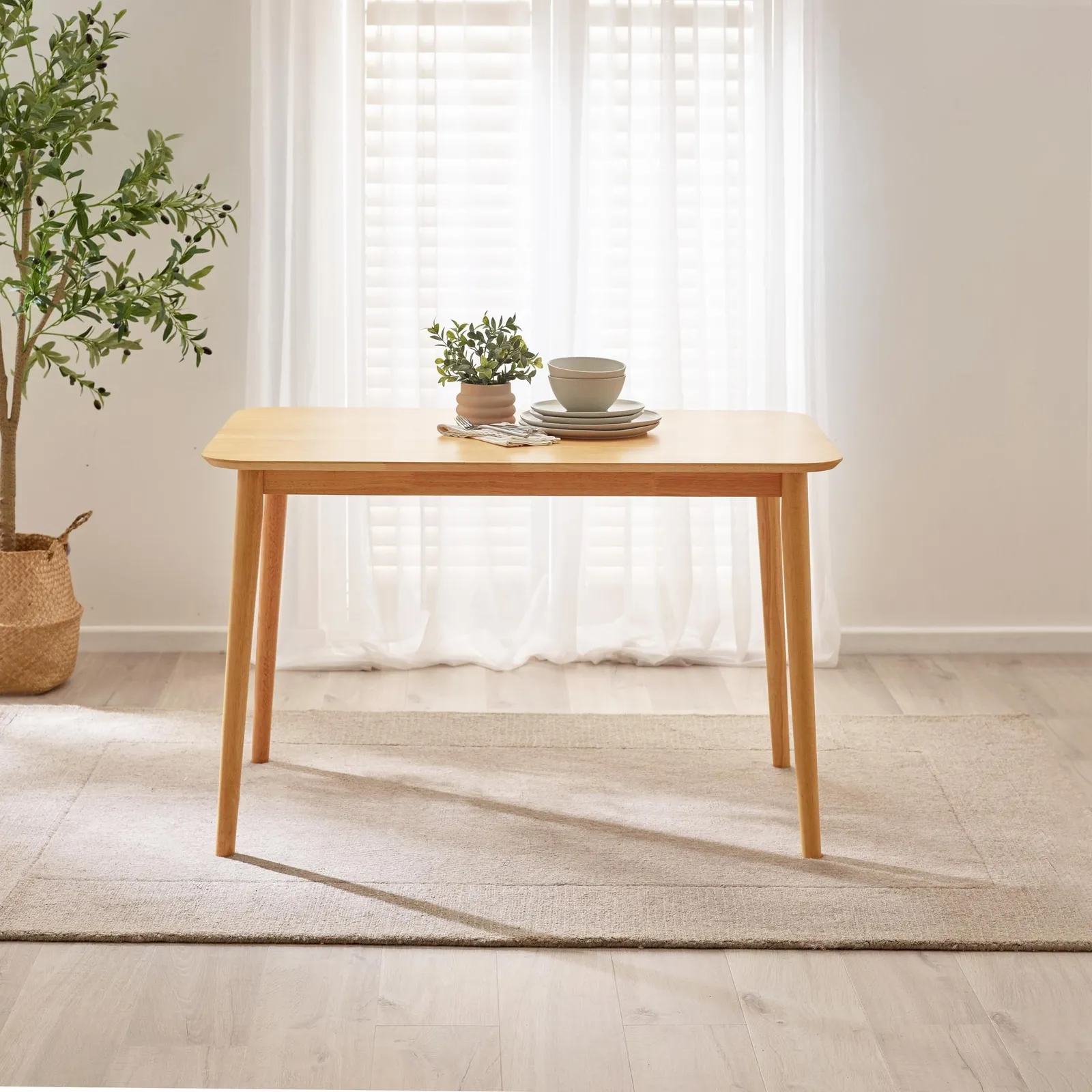 FurnitureboxUK Lynton Small Oak Effect Wooden Dining Table & 4 Millford Chairs in Light Oak 3
