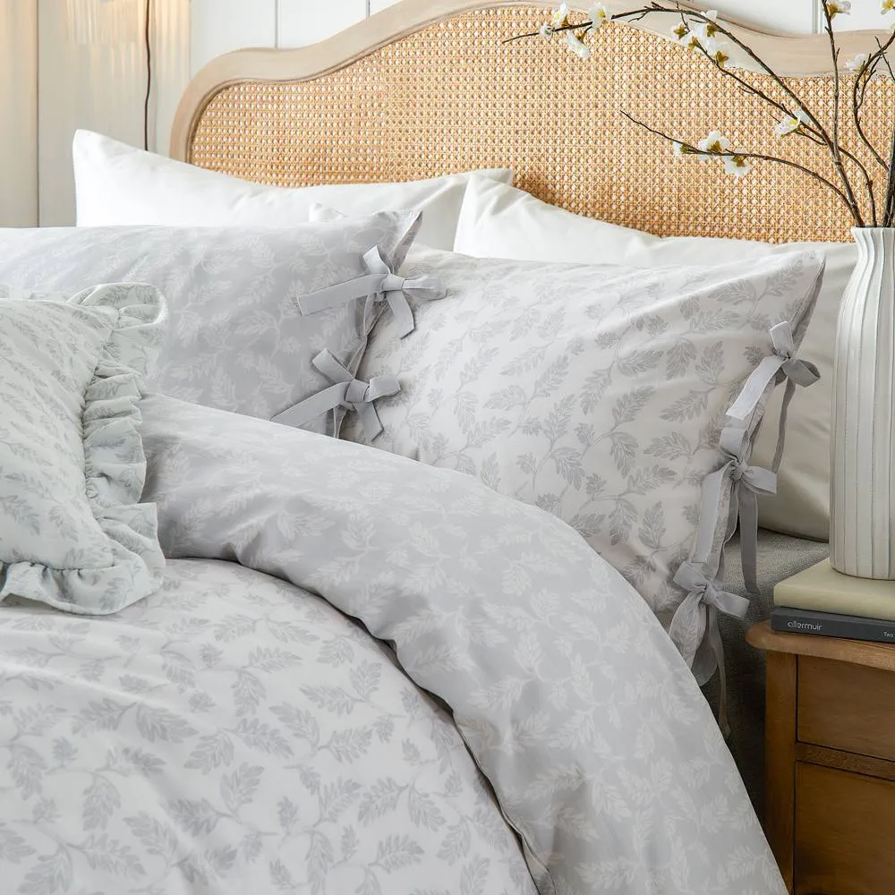 Wylder Leaf Print 100% Cotton Reversible Duvet Cover Set in Off-White 2