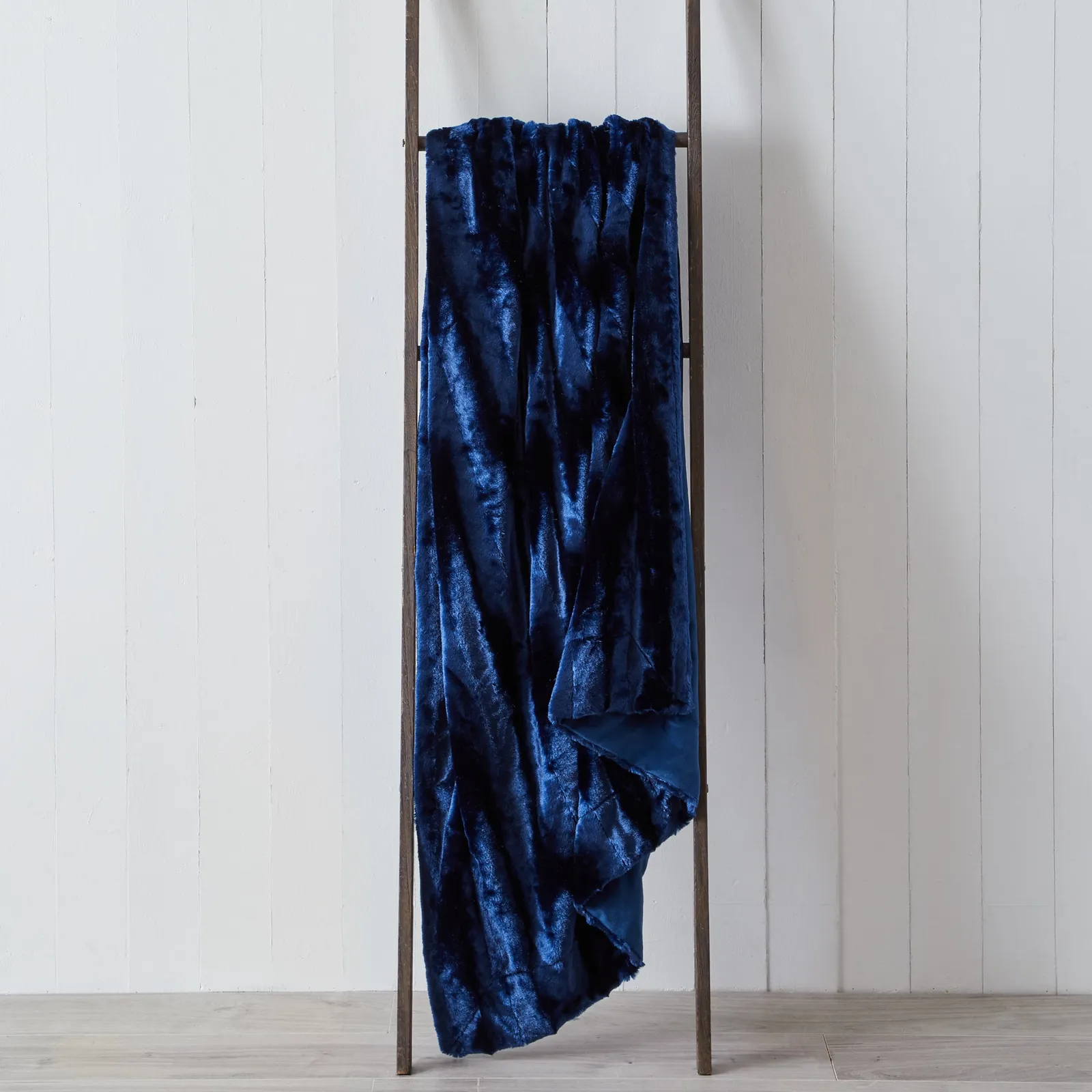 Kingston Plush Navy 130cm x 180cm Throw Navy