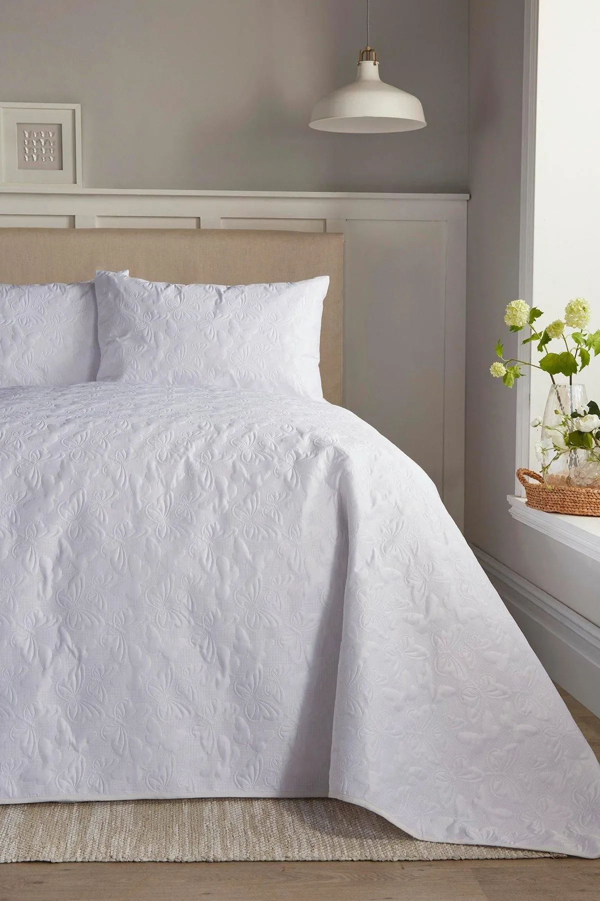 Serene 'Butterfly Garden' Pinsonic Soft Touch Duvet Cover Set in White