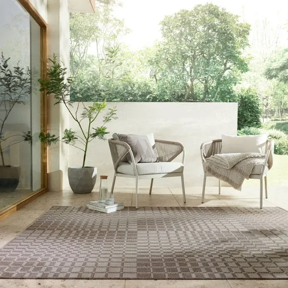 Checkerboard Indoor Outdoor Rug 1