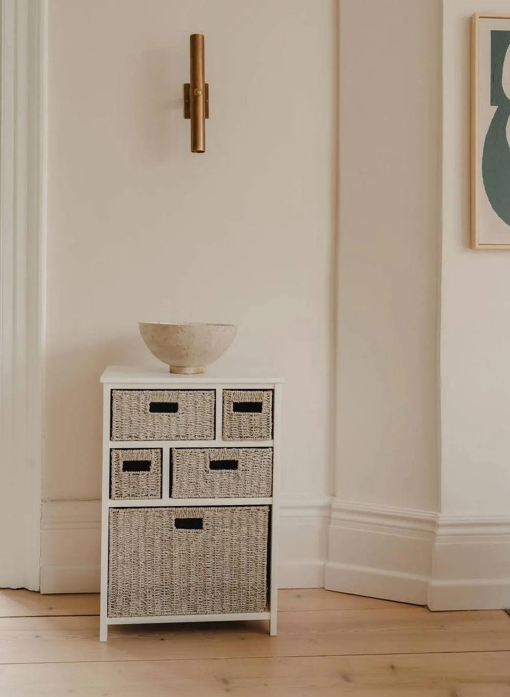 Statement Furniture Tetbury 5 Drawer Storage Unit- White with Whitewash Seagrass Baskets 5