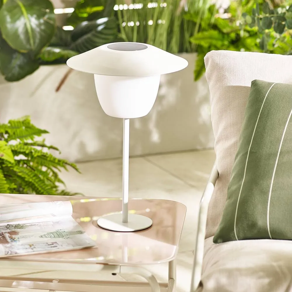 FurnitureboxUK Veya White Solar Outdoor Table Light