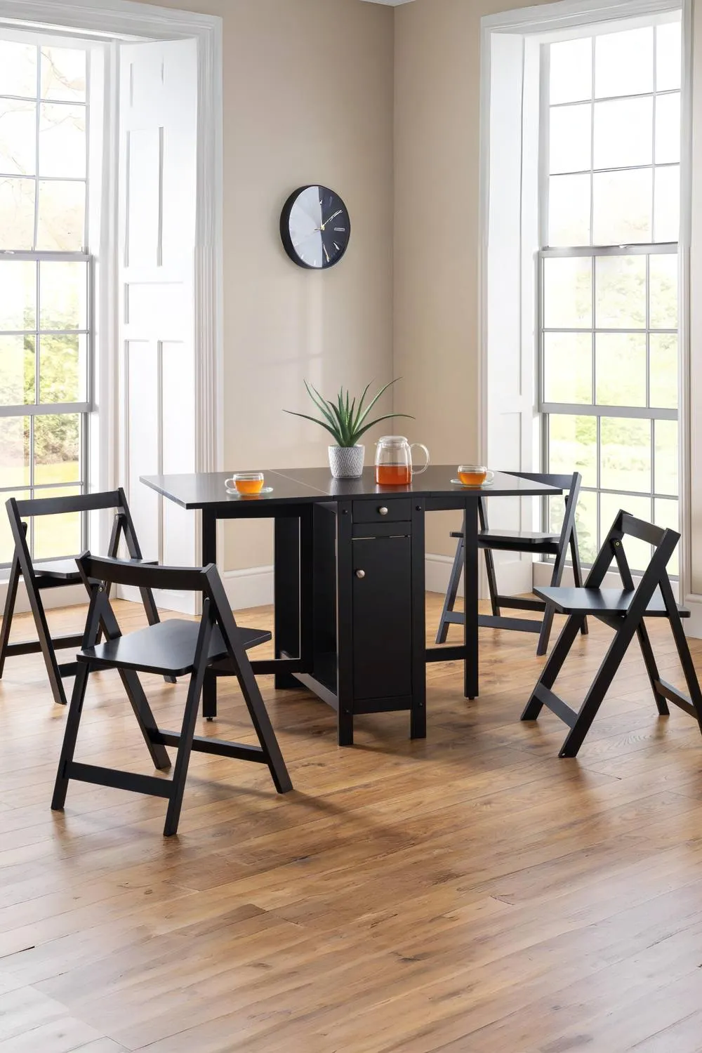 Julian Bowen Savoy 4 Seater Drop Leaf Gateleg Dining Set with Folding Chairs in Black 1