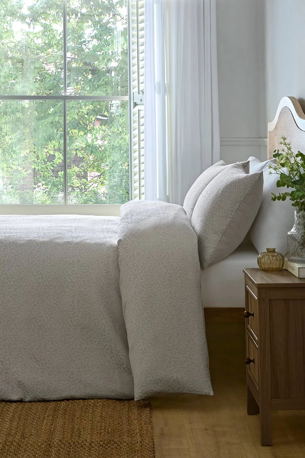 Dreams & Drapes 'Ditsy Leaf Jacquard' Woven Jacquard Duvet Cover Set in Natural 1