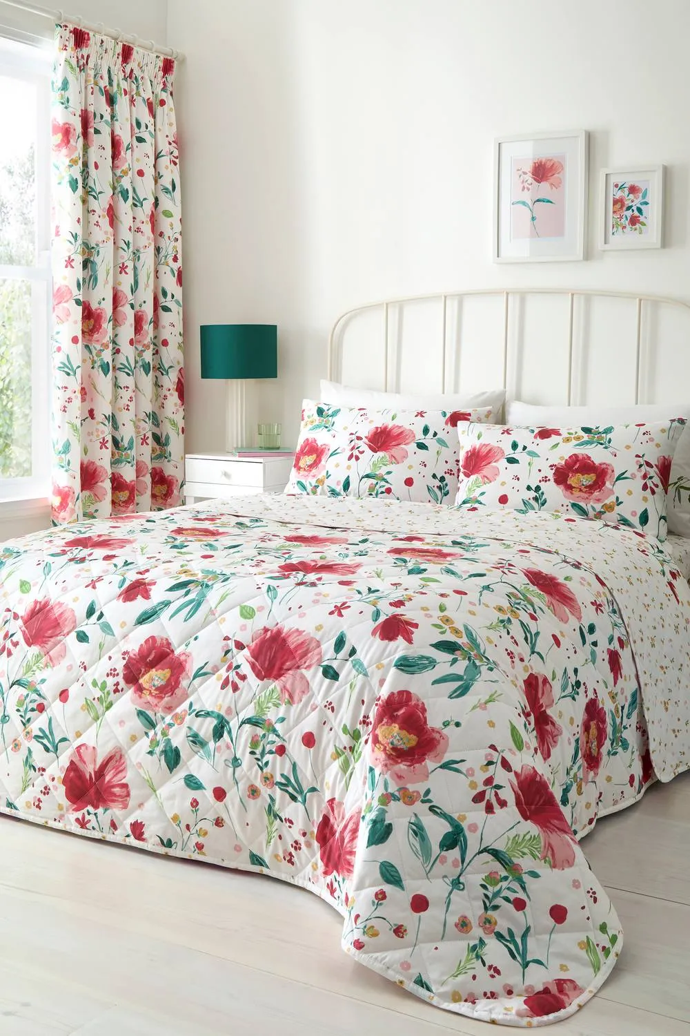 Dreams & Drapes 'Abstract Poppy' Quilted Bedspread