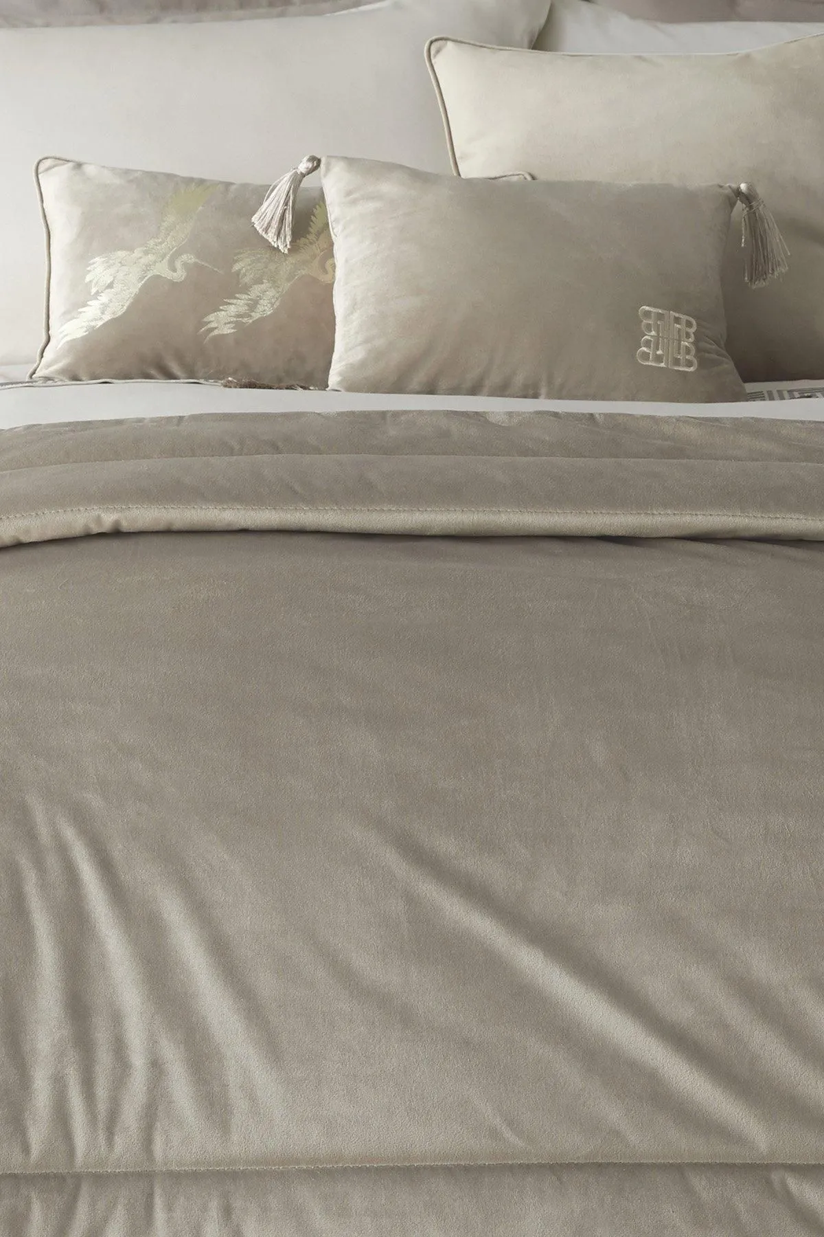 Laurence Llewelyn-Bowen 'Chic' Luxury Soft Velvet Frame Stitched Warm & Cosy Bedspread in Light Grey 4