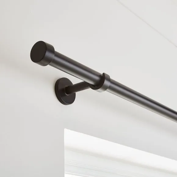 Trinity Fixed Metal Curtain Pole 1