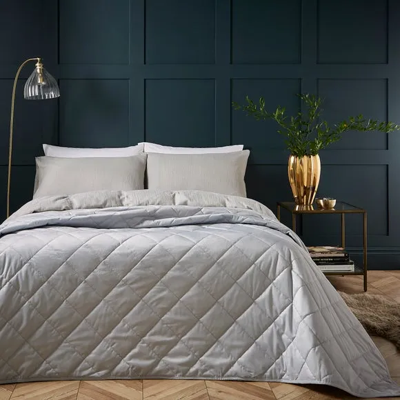 Castleton Quilted Bedspread 1