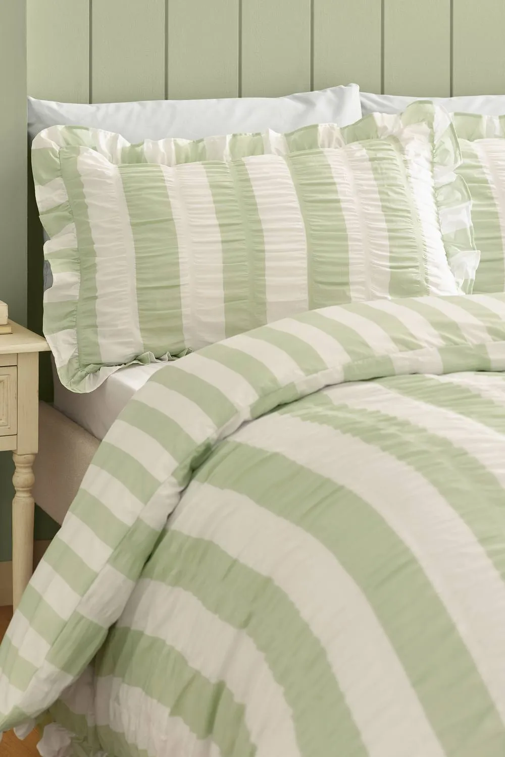 Catherine Lansfield 'Seersucker Frill Stripe' Duvet Cover Set in Green 3