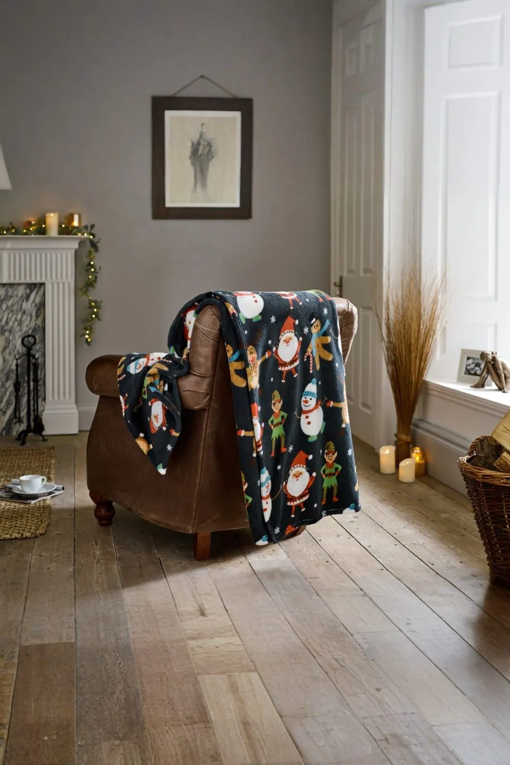 Deyongs Christmas Dancers Festive Throw - Supersoft 140x180cm Blanket | 1846 in Navy