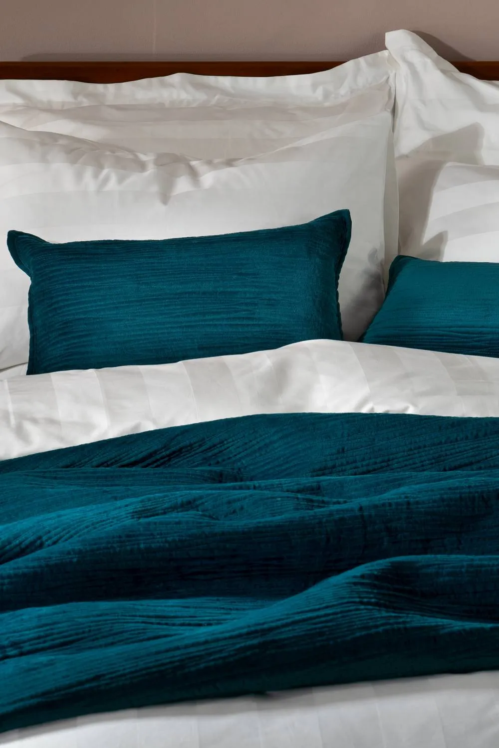 Soak&Sleep Textured Cotton Velvet Bedspread in Teal 4