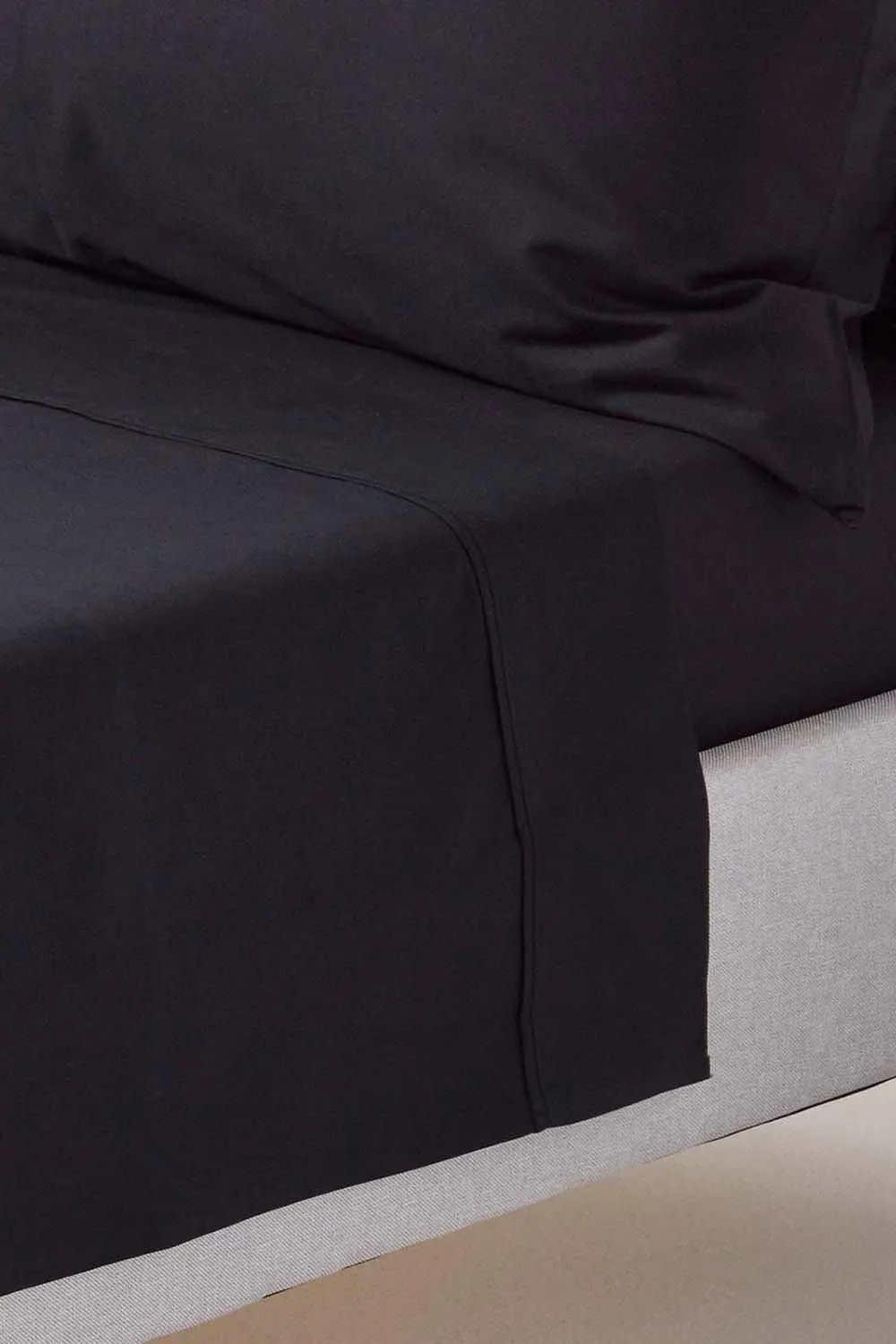 Homescapes Egyptian Cotton Flat Sheet 200 Thread Count in Black
