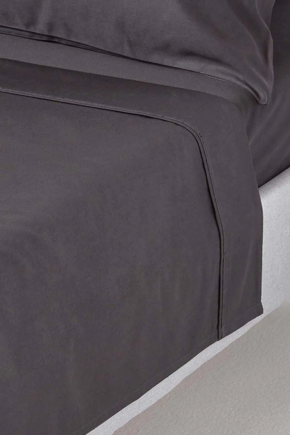Homescapes Egyptian Cotton Flat Sheet 1000 Thread Count in Charcoal 1