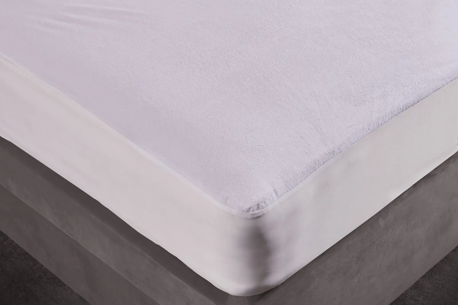 The Linen Consultancy 'TLC 5 Star Hotel Concept' Terry Twin Pack Waterproof PU Mattress Protector in White