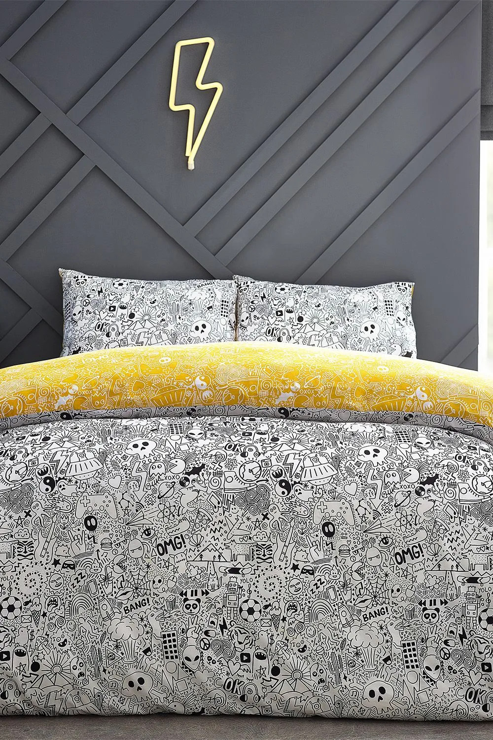 Furn Doodles Abstract Reversible Duvet Cover Set in Black