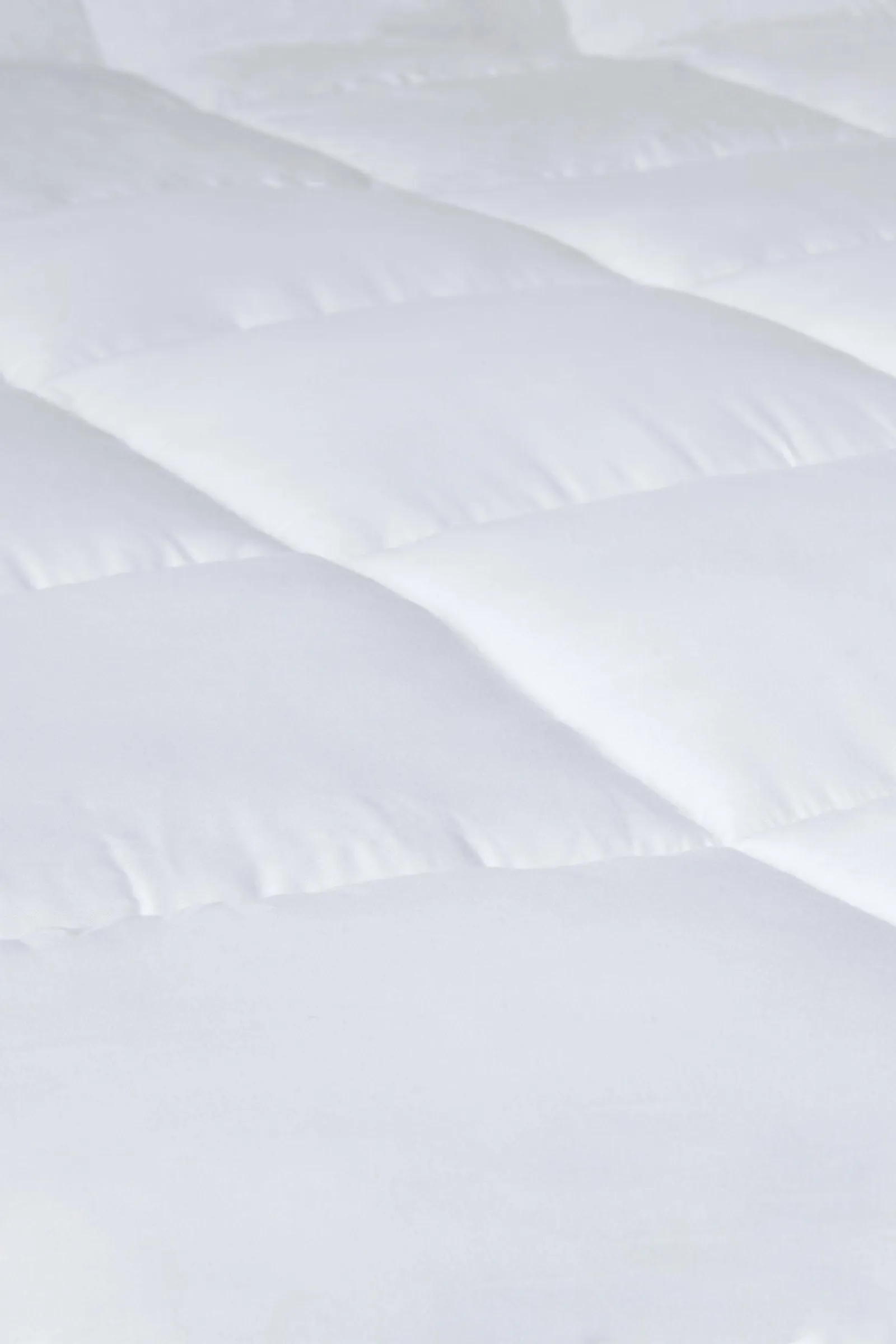 Panda London Panda Cloud 10.5 Tog Bamboo Duvet - All Seasons in White 3