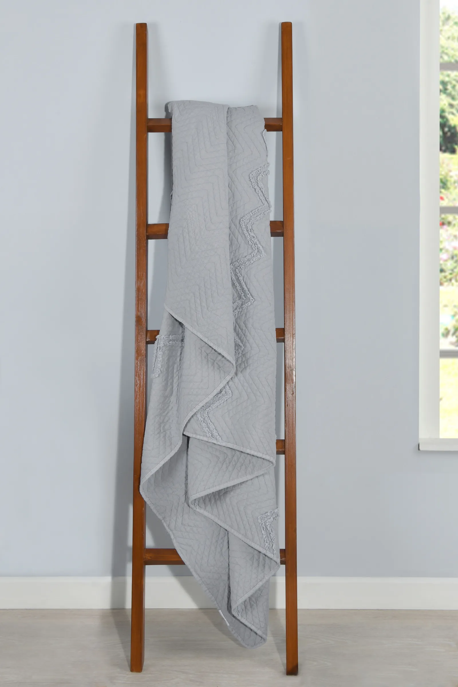 Smart Living Luxurious Zig-Zag Polyester Bedspread - Soft, Stylish, & Durable in Grey 1