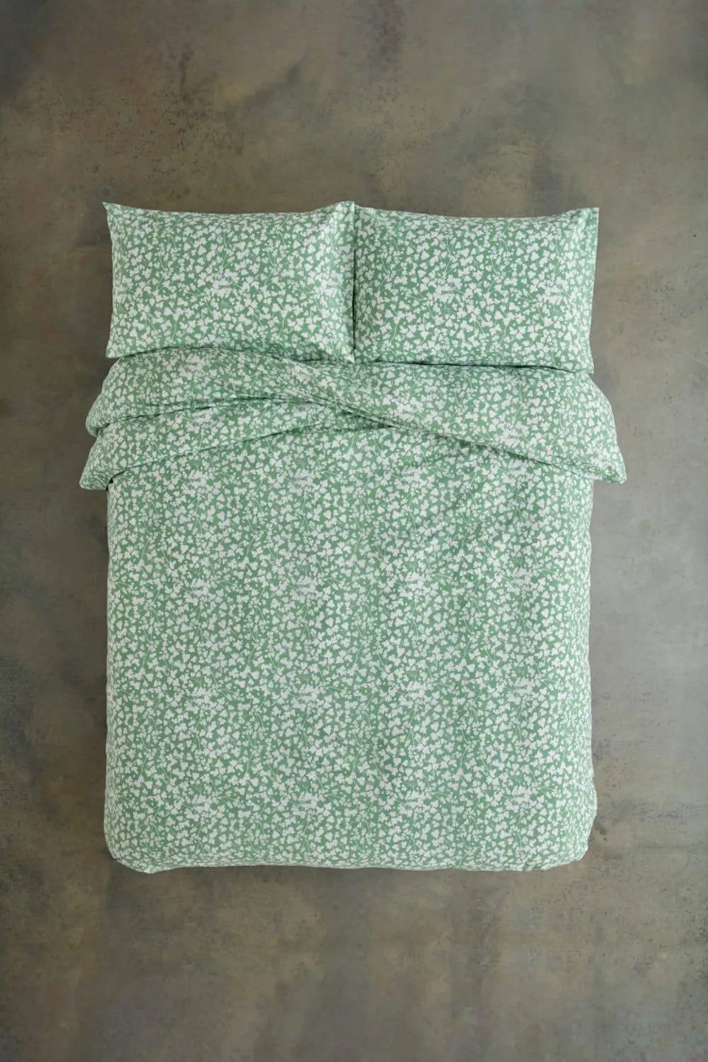 Deyongs Dainty Floral Cotton Duvet Set with Printed Floral Design in Green 3