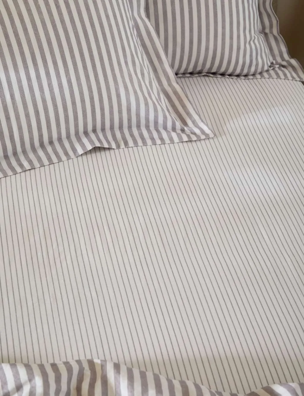 YARD Pure Cotton Hebden Striped Fitted Sheet Mauve