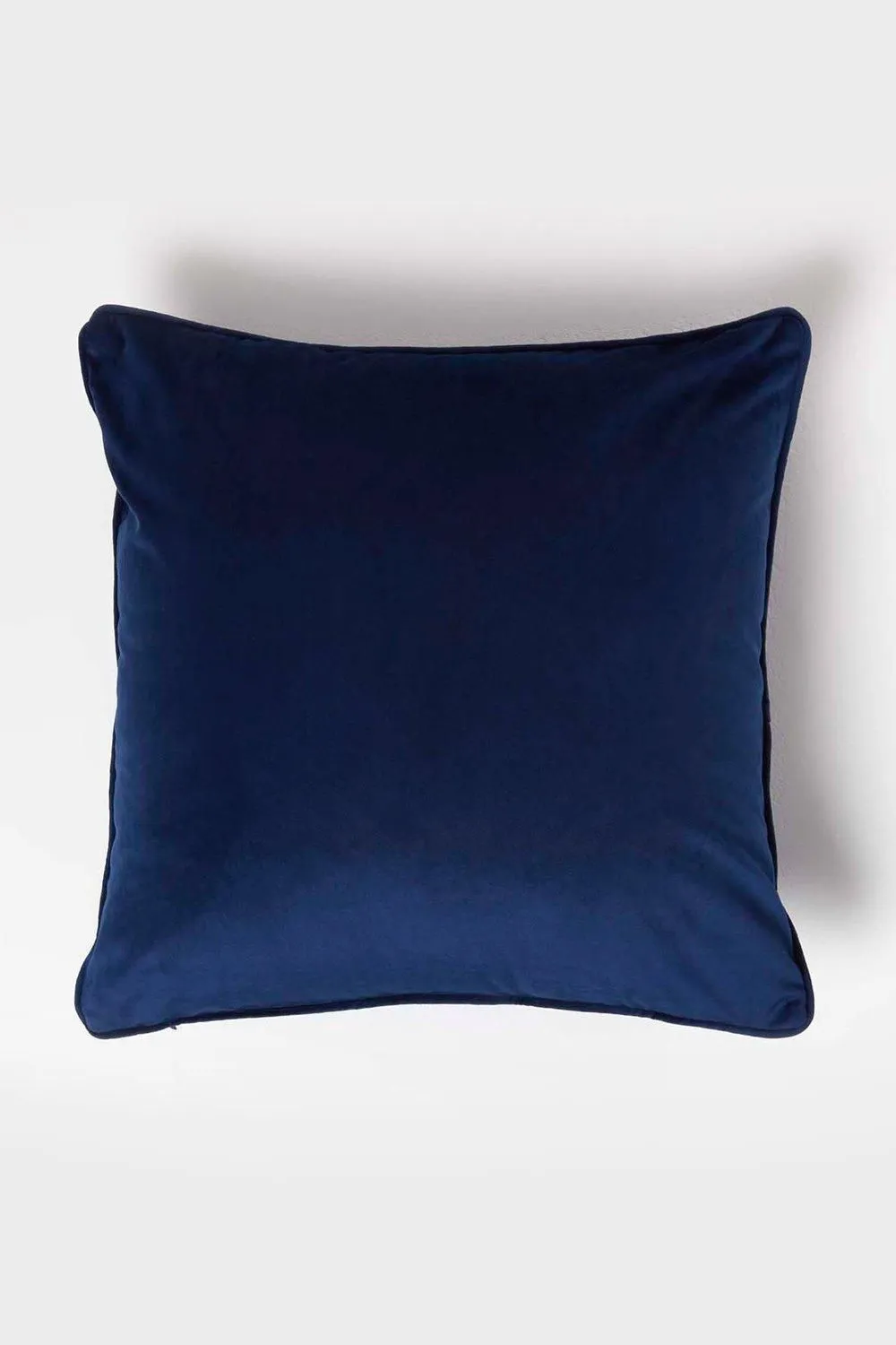 Homescapes Filled Velvet Cushion with Piped Edge 46 x 46 cm in Navy 1