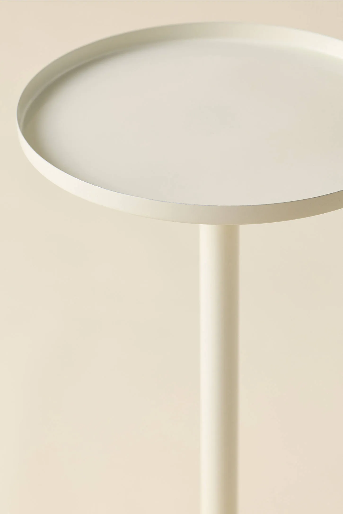 Circle Side Table - Light Yellow 3