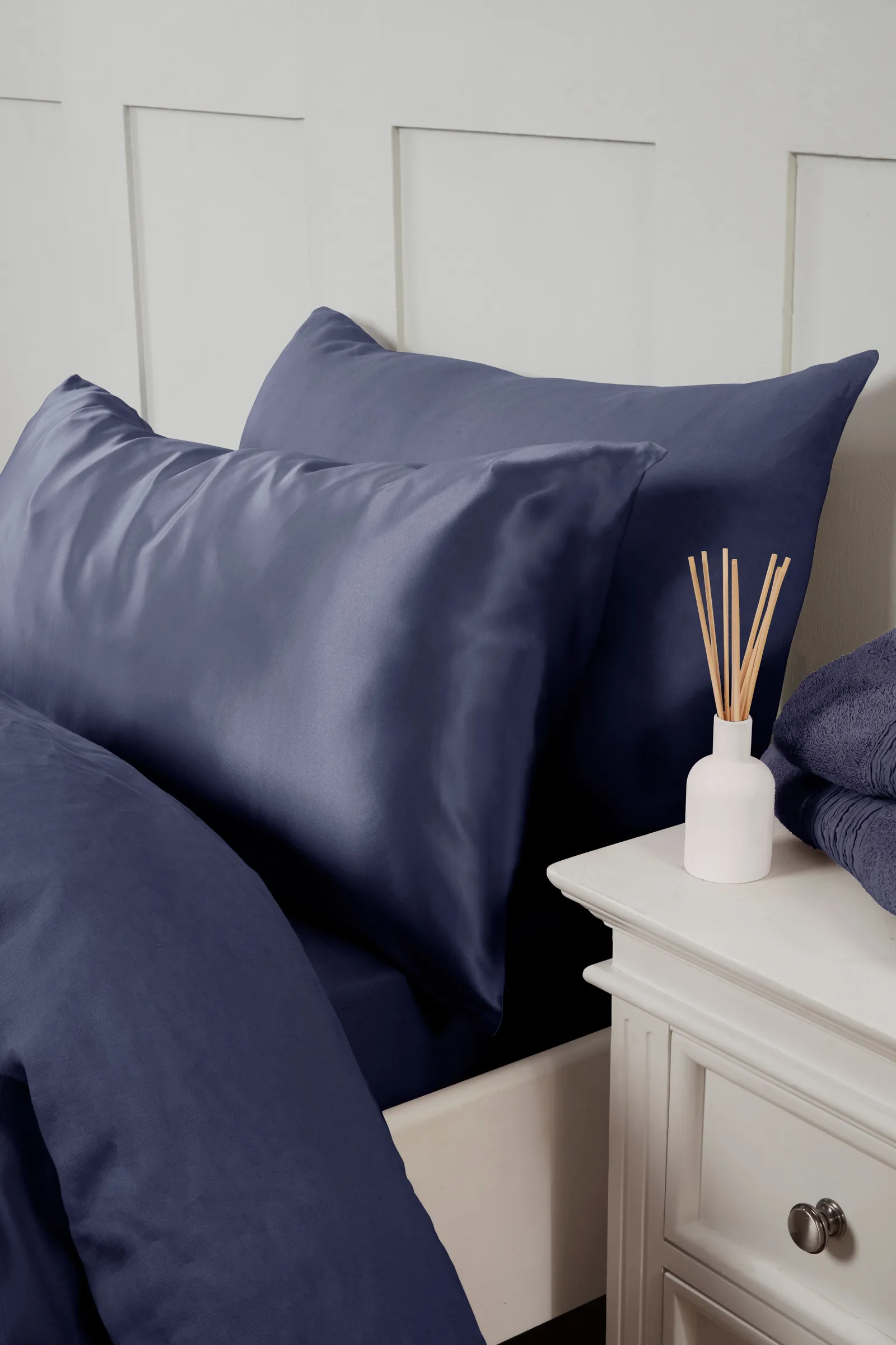 Silky Silks 100% Mulberry Silk Standard Pillowcase in Navy