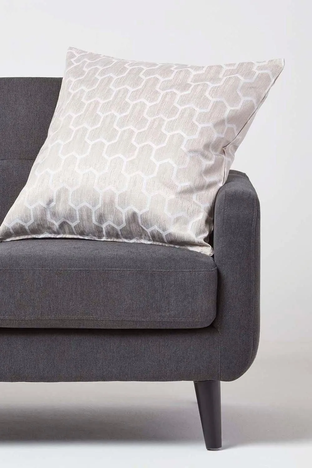 Homescapes Geometric Jacquard Cushion Cover in Natural 2