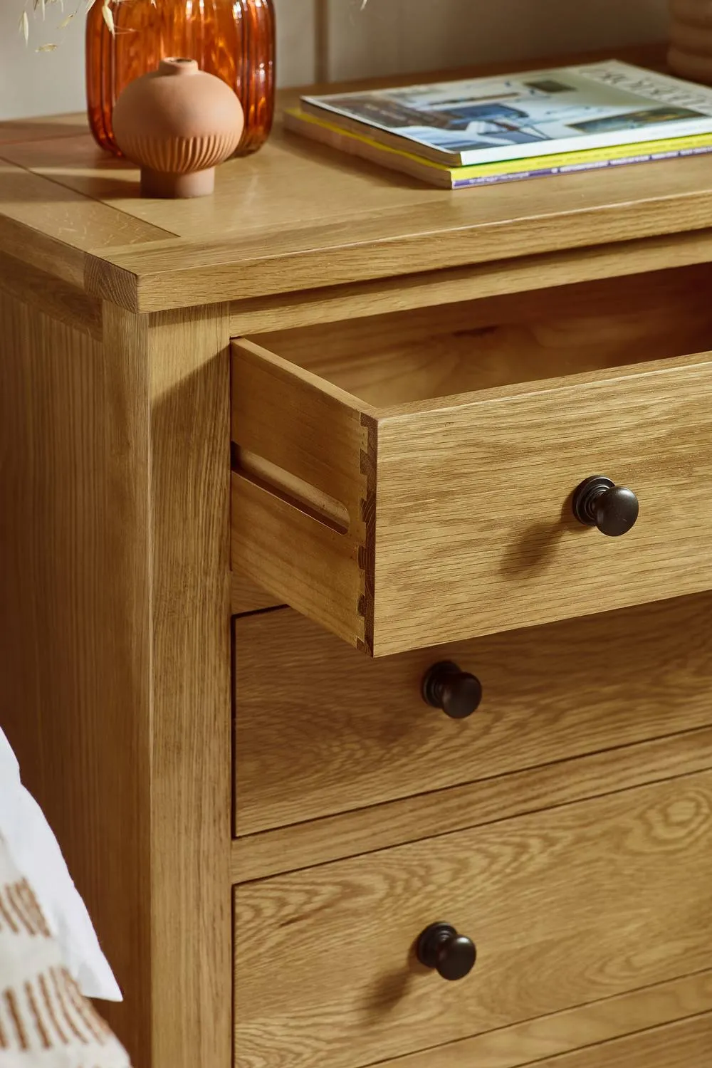 Julian Bowen Marlborough 4 Drawer Chest in Light Oak 6