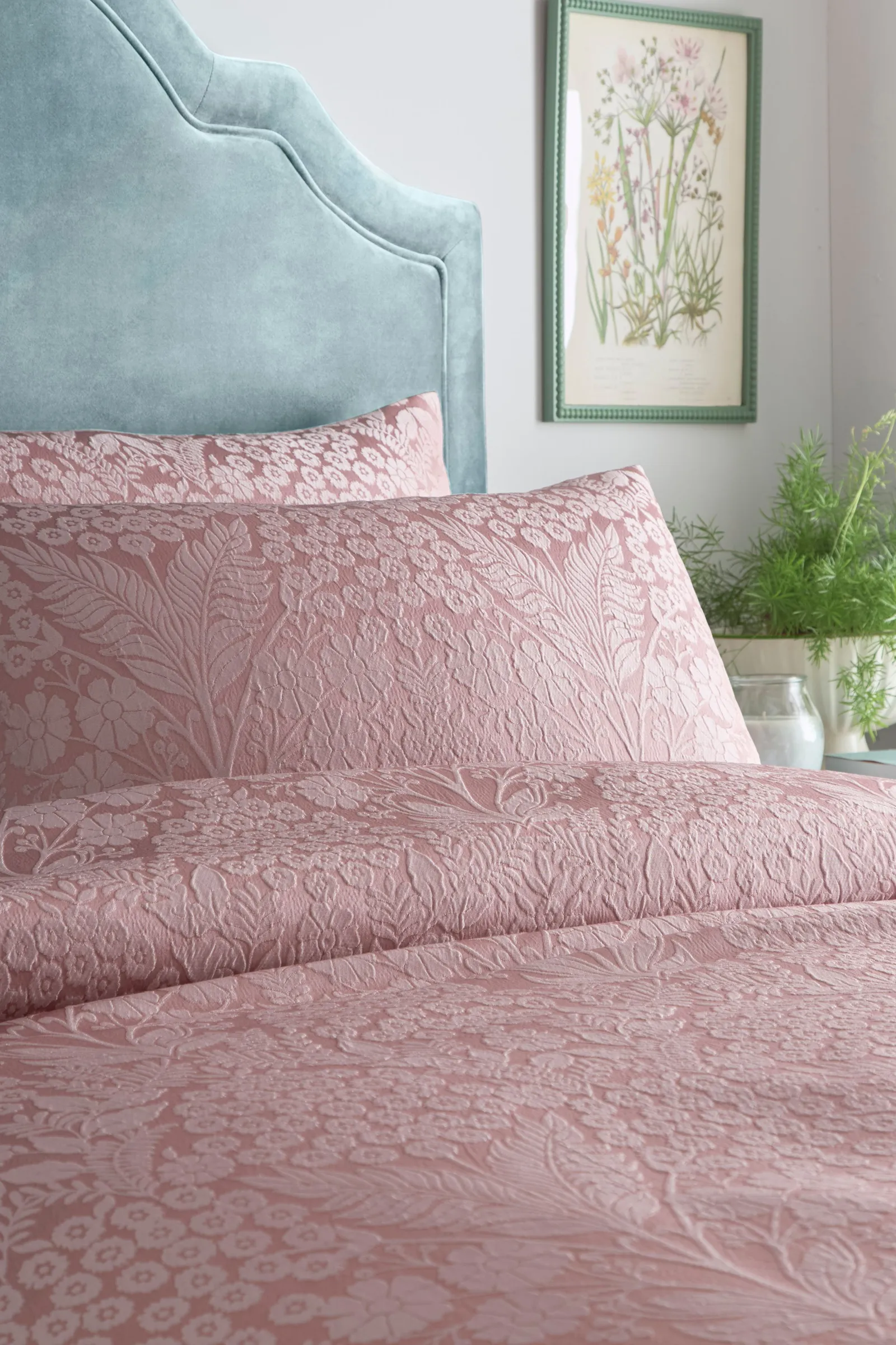 Appletree 'Toria' Arts & Crafts Floral Jacquard Duvet Cover Set in Light Pink 2