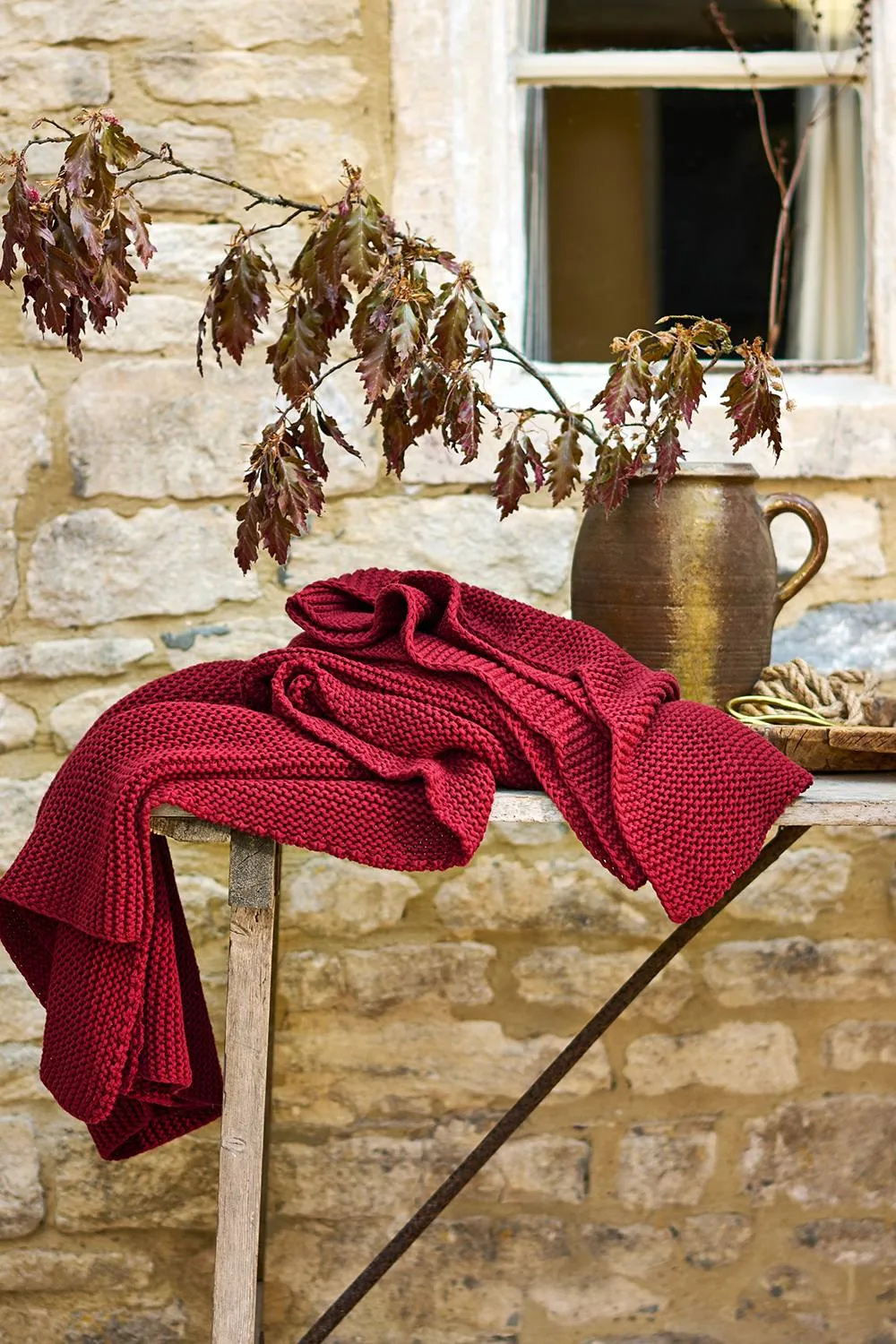 CHRISTY 'Oslo' Cosy Chunky Knit Throw in Red