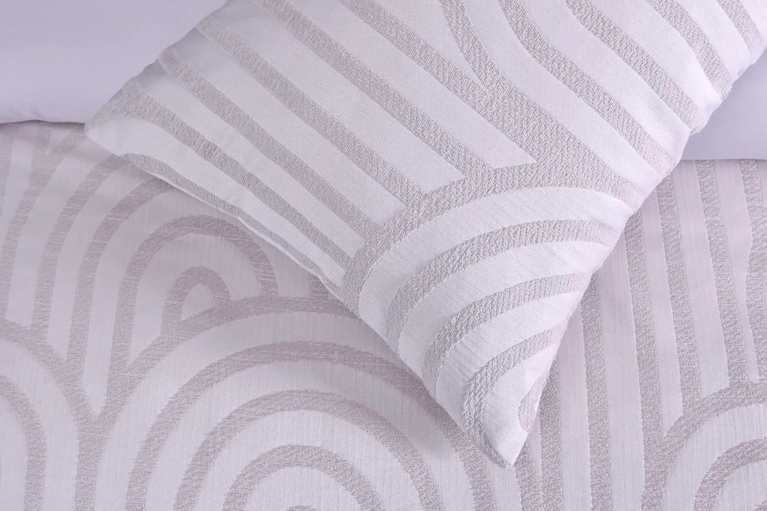 Smart Living Luxury Hotel Quality Reversible Tufted Arch Duvet Cover with Pillowcases in Camel 4
