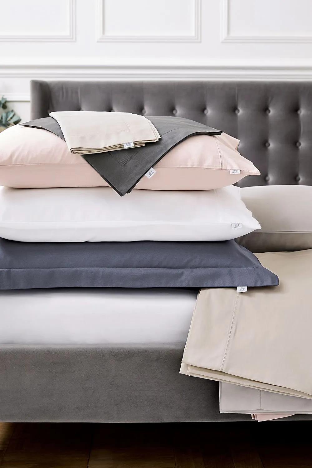 1951 'Luxury 300 Thread Count' Egyptian Cotton Oxford Pillowcase in White 2