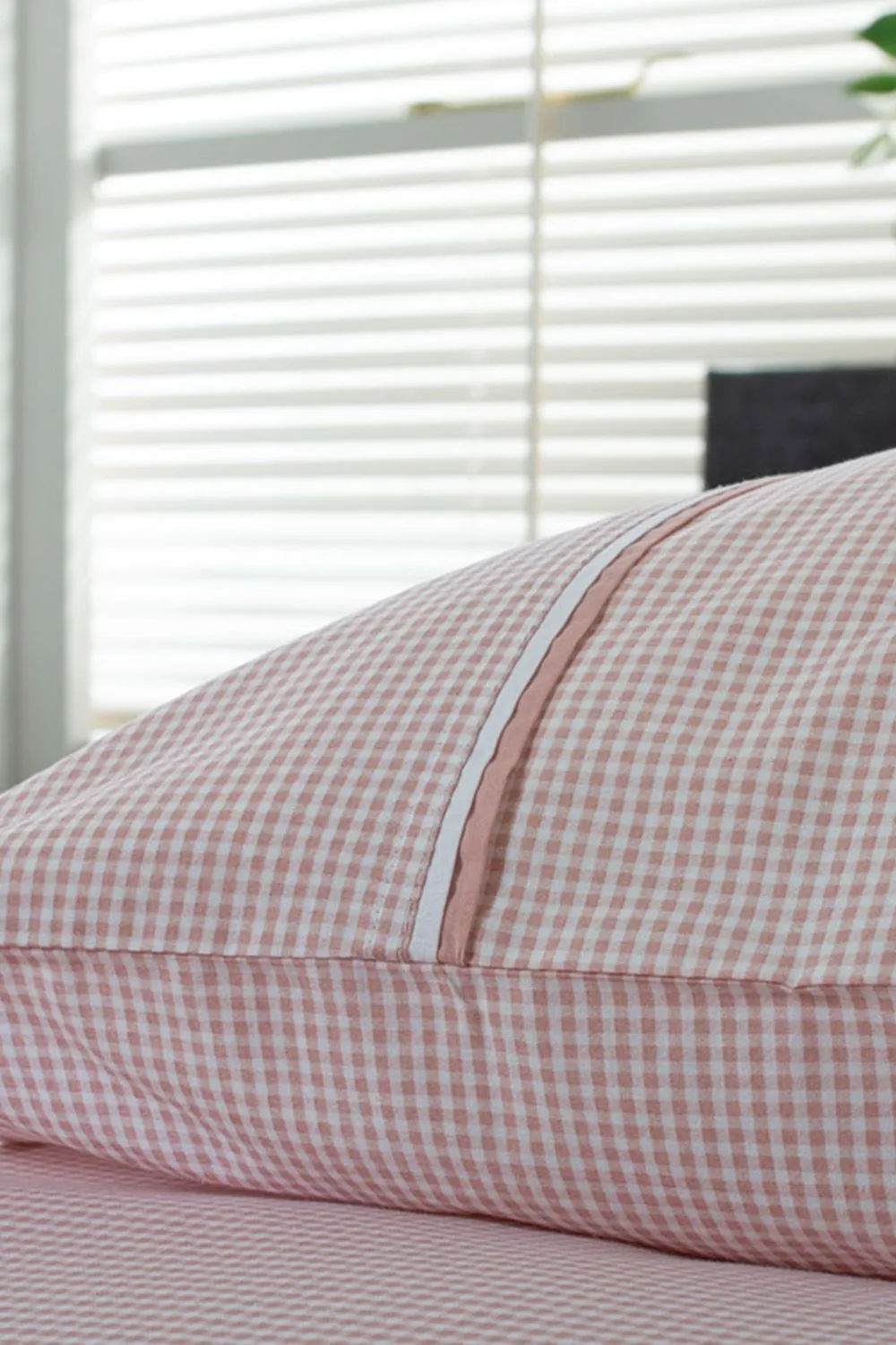 The Lyndon Company Gingham Duvet Cover Set - Soft & Breathable Cotton with Double Piped Edges in Rose 5